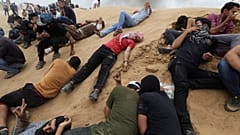 1100 مصاب جراء إطلاق إسرائيل الرصاص الحي وقنابل الغاز على متظاهرين فلسطينيين