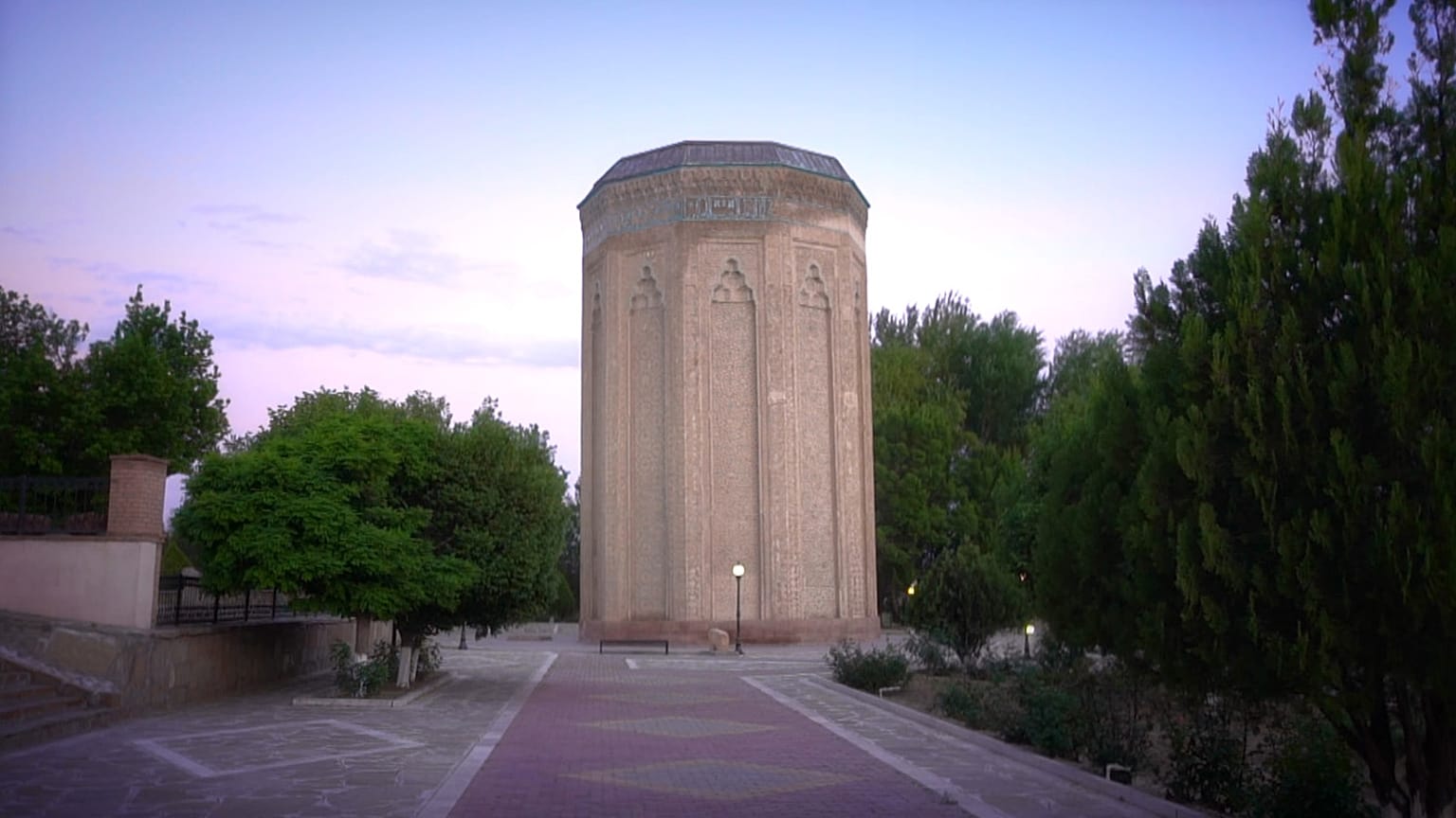 کارت پستال از نخجوان آذربایجان؛ آرامگاه مؤمنه خاتون