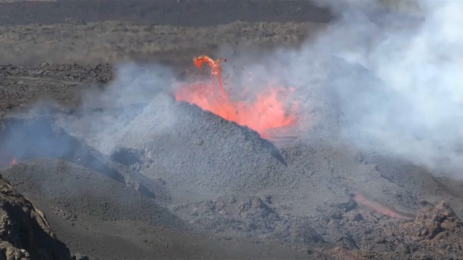Ile de la réunion : l'éruption se poursuit