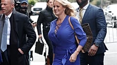 Giuliani explica-se depois de contradizer Trump sobre 'caso Stormy Daniels"