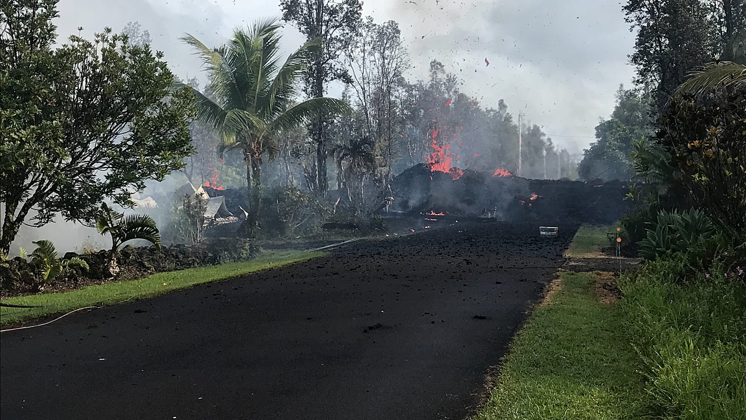 Hawaii: Vulkan Kilauea spuckt Lava bis in 30 Meter Höhe