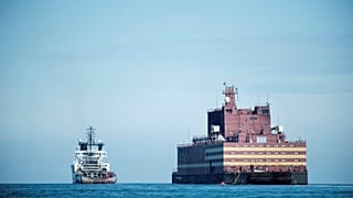 Rusia envía un "Chernóbil flotante" al Ártico, según Greenpeace