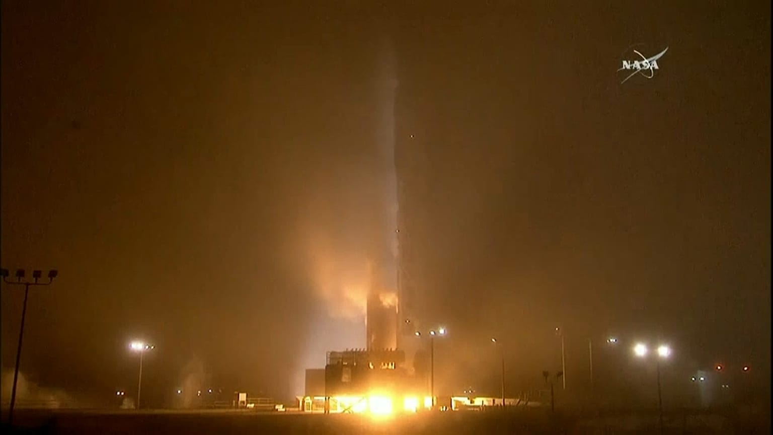 Mars'ın derinliklerini inceleyecek InSight fırlatıldı