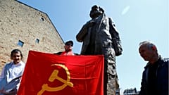 Marx-szobrot lepleztek le a filozófus szülővárosában 