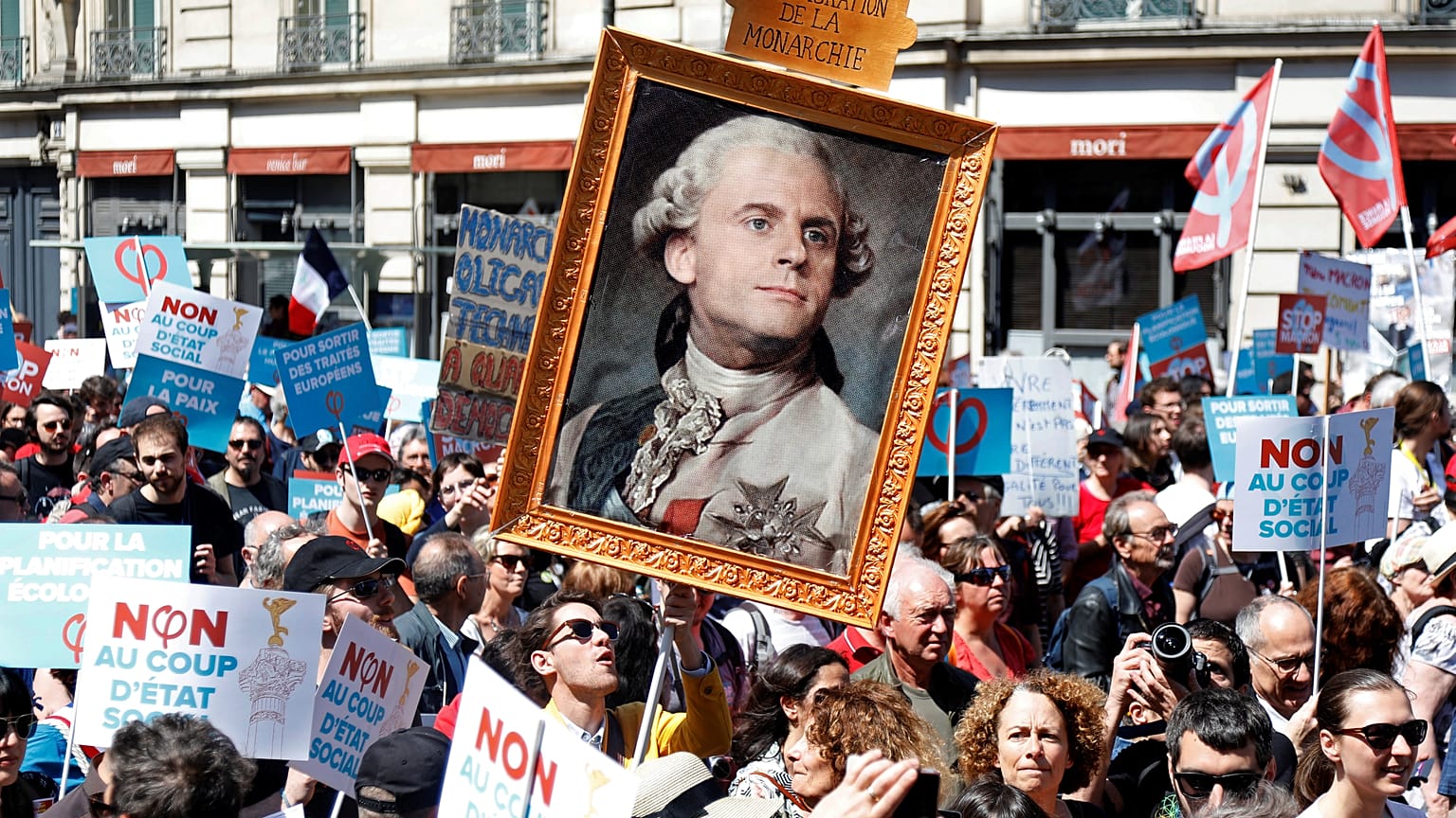 Dezenas de milhares protestam em Paris contra reformas de Macron