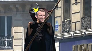 Plusieurs dizaines de milliers de manifestants font la "fête à Macron"