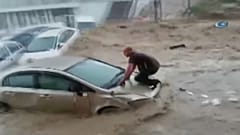 Sintflutartiger Regen in Ankara schwemmt 160 Autos weg