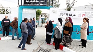 التونسيون ينتخبون مجالسهم البلدية في أول انتخابات حرة منذ الثورة