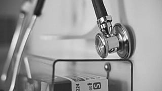 ‘Human error’ leaves 1,500 UK doctors in limbo after job offers are pulled