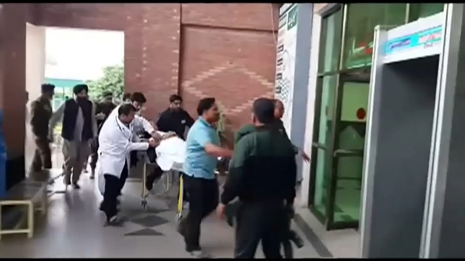 El ministro de Interior de Pakistán resulta herido en un tiroteo en la región del Punjab