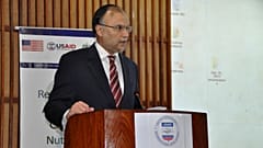 وزیر کشور پاکستان مورد سوءقصد قرار گرفت و زخمی شد