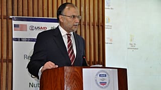وزیر کشور پاکستان مورد سوءقصد قرار گرفت و زخمی شد