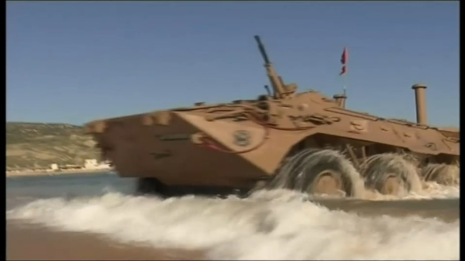 الجيش الجزائري يستعرض قوته بمدينة وهران في مناورة "طوفان 2018"