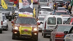 Un coche con una fotografía de Hasan Nasrala, el líder de Hizbulá