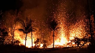 Hawaii, il vulcano ha smesso di eruttare, ma la lava continua a devastare l'isola