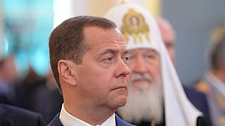 Путин вновь выдвинул Медведева на премьерский пост