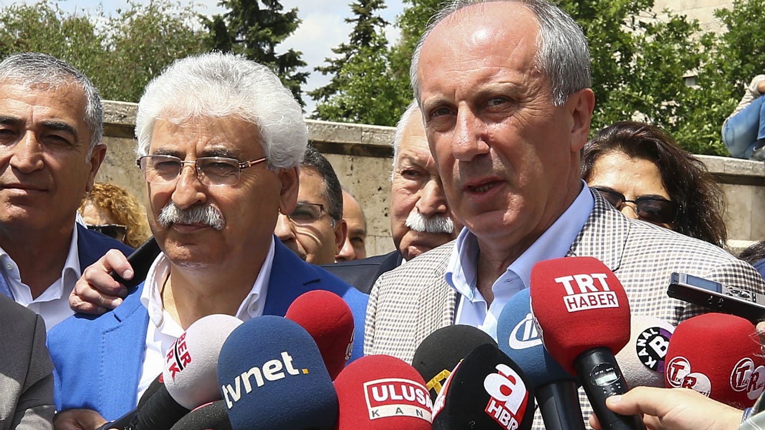 Muharrem İnce'den gençlere burs vaadi