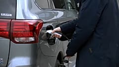 Carro elétrico a ser carregado
