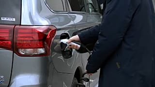 Carro elétrico a ser carregado