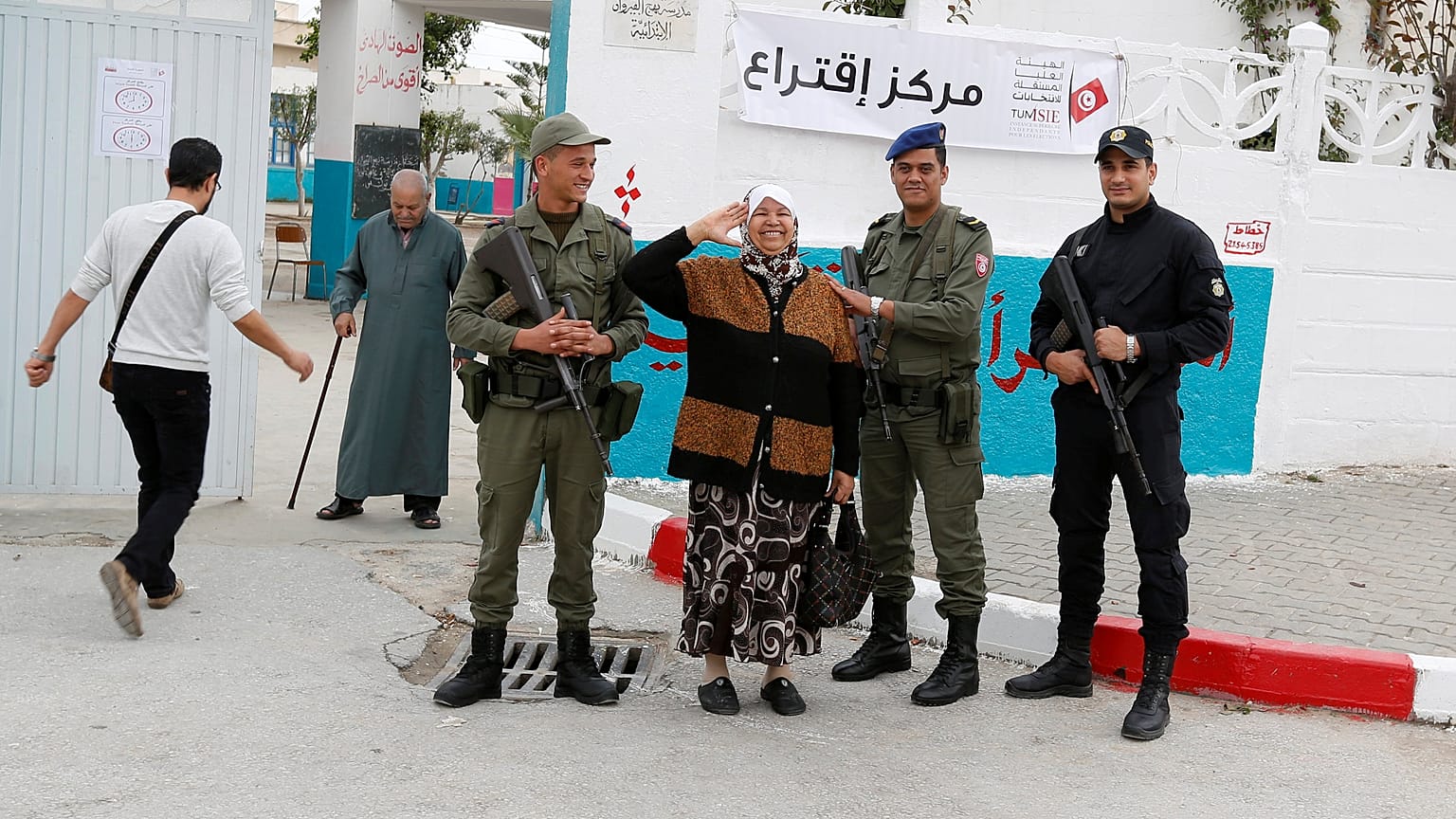 Tunisia, ha votato solo un elettore su tre