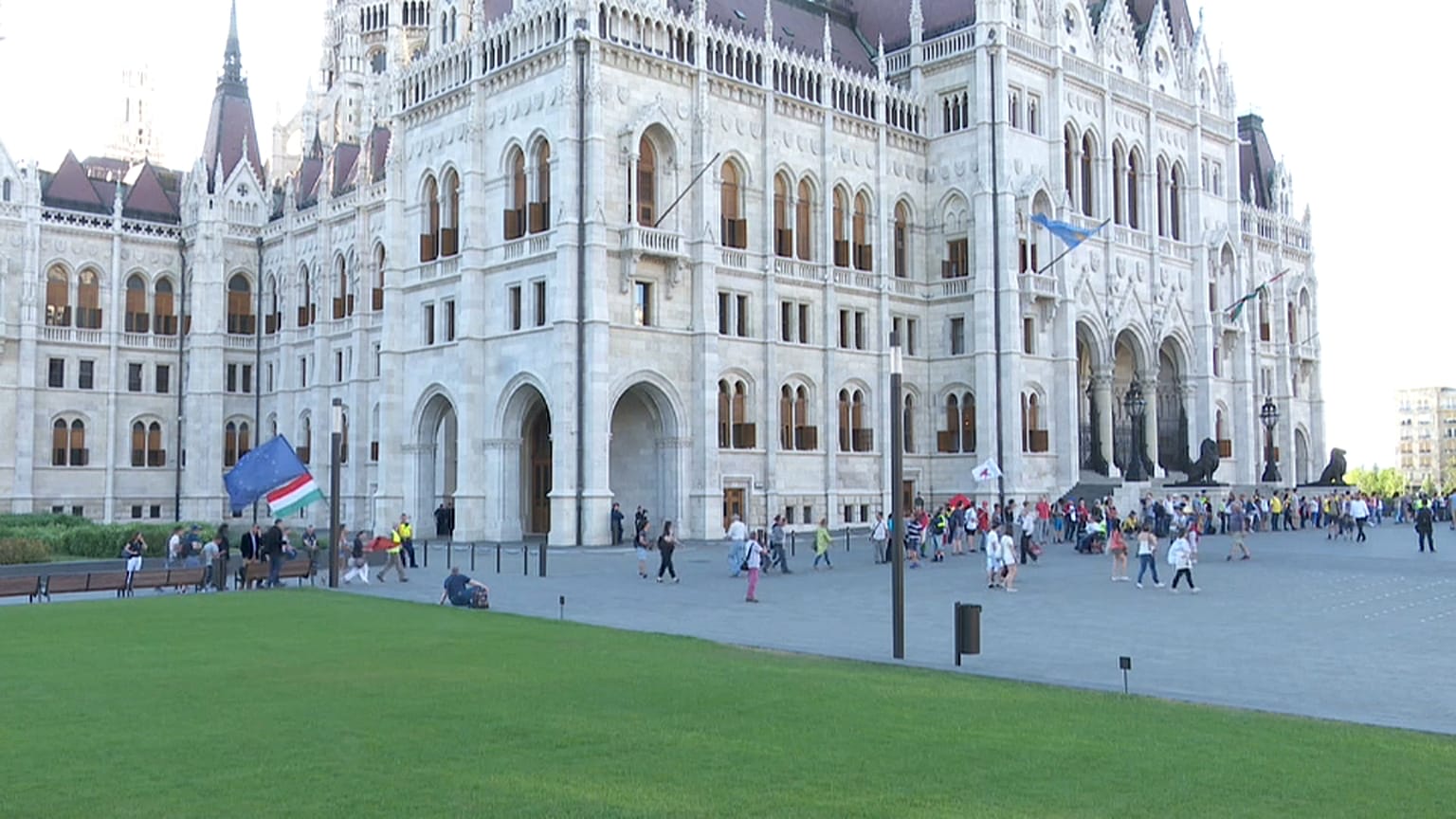 Viktor Orban yeni dönemine protestolarla başlıyor 