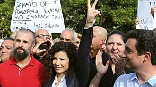 La escritora y periodista Joumana Hadad durante la protesta en Beirut