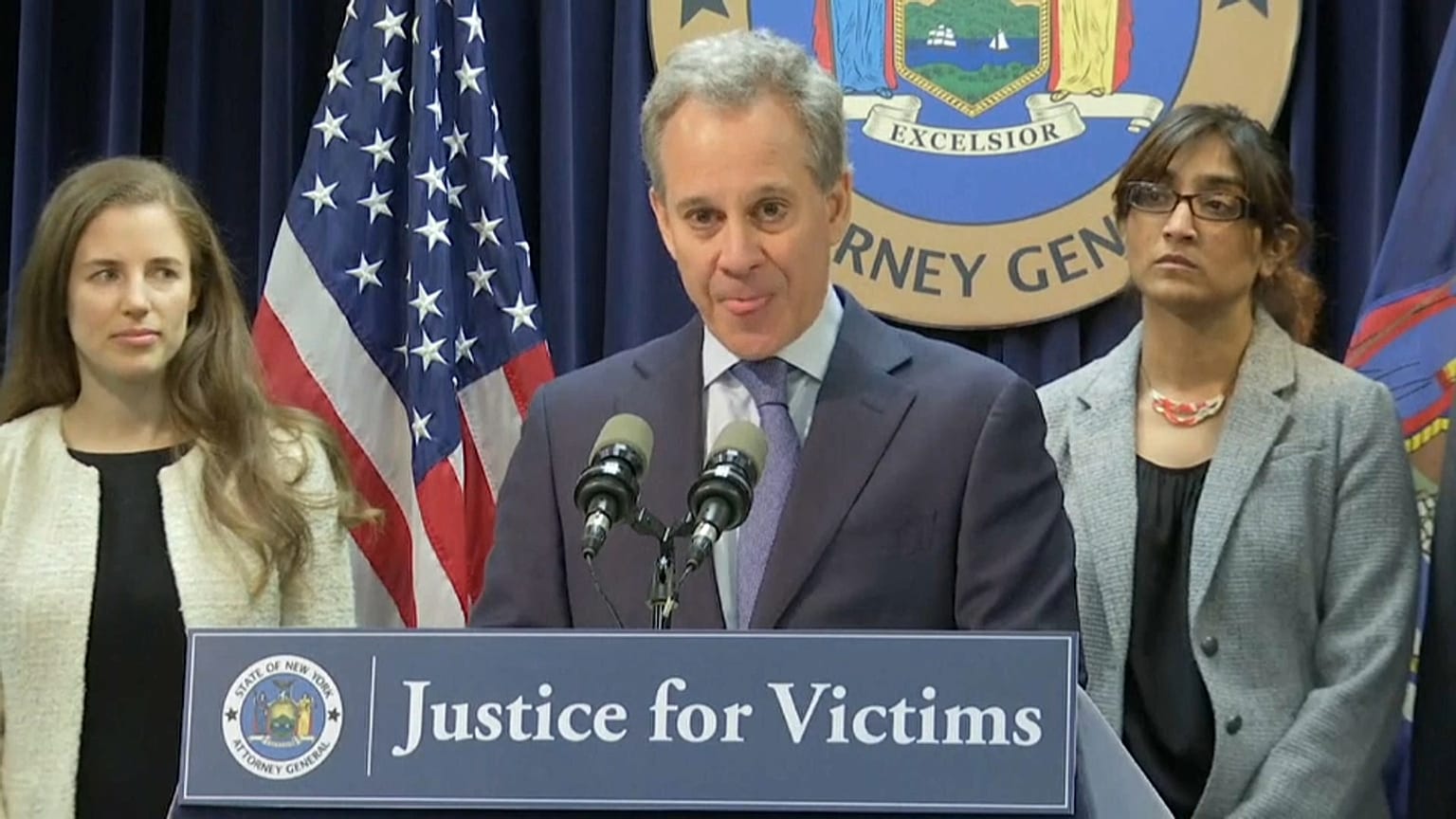 Da accusatore ad accusato. Si dimette il procuratore di New York