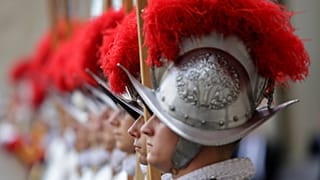Vatican : la garde suisse se renforce
