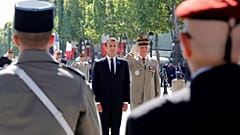 Macron bei der Zeremonie in Paris