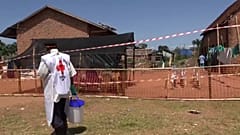 Ebola Afrika'da yeniden hortladı