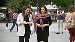 Βουλή: Υιοθετήθηκε το νομοσχέδιο που δίνει δικαίωμα αναδοχής σε ομόφυλα ζευγάρια