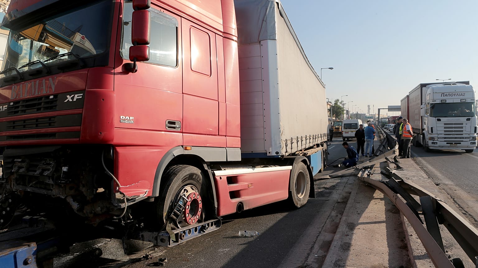 Δύο νεκροί από τροχαίο στον Κηφισό- Καρέ καρέ η  τρελή πορεία της νταλίκας