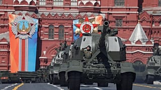 Putin exibe tanques, caças e novo míssil no Dia da Vitória