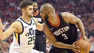  Chris Paul eye-to-eye with Raul Neto of Utah Jazz 