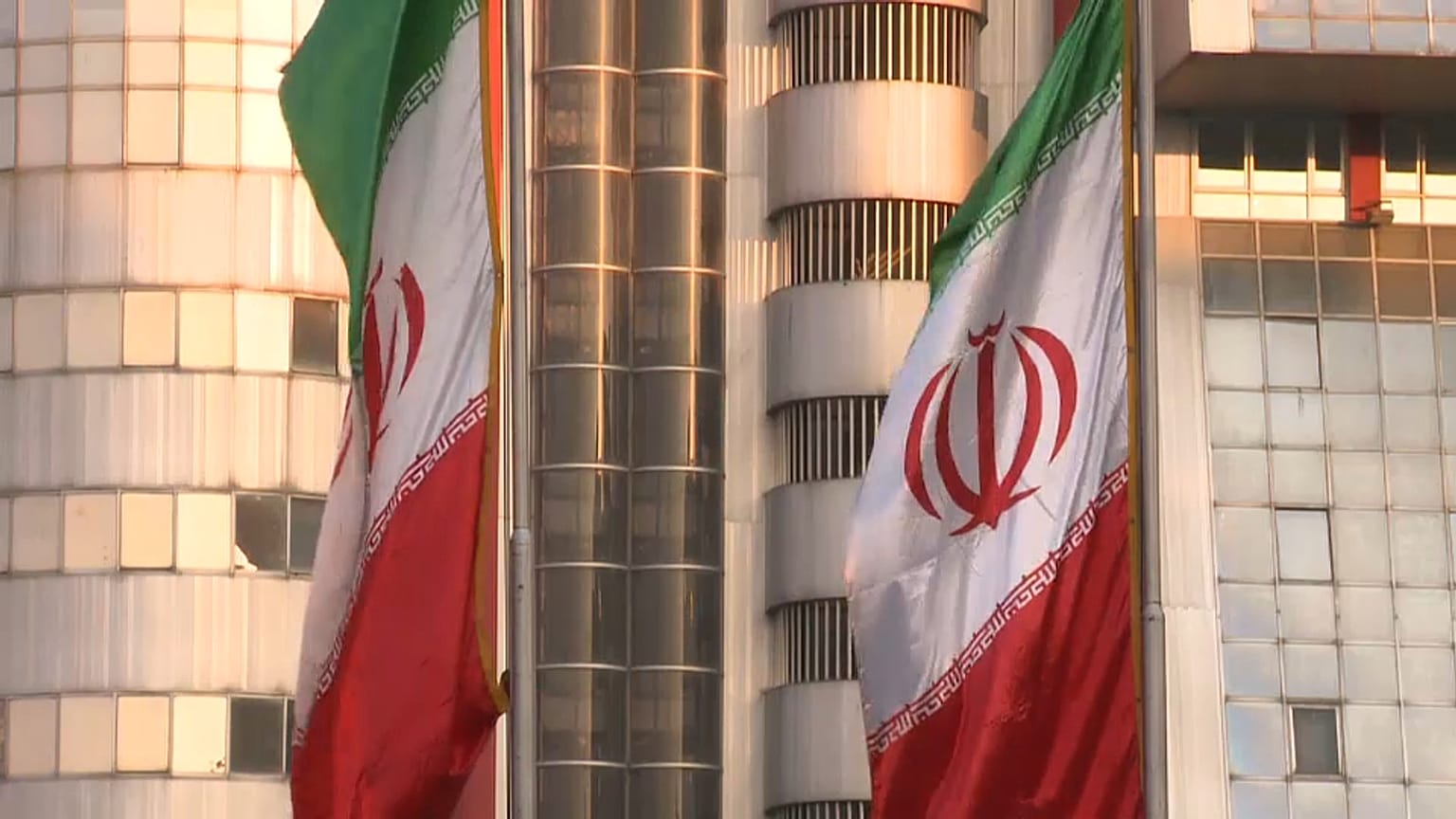 Efeitos da decisão de Trump já chegaram à economia iraniana