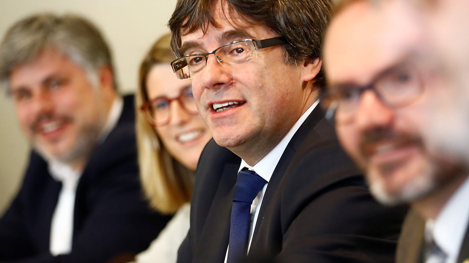 El Constitucional suspende la reforma que permitiría la investidura telemática de Puigdemont