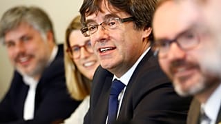 El Constitucional suspende la reforma que permitiría la investidura telemática de Puigdemont