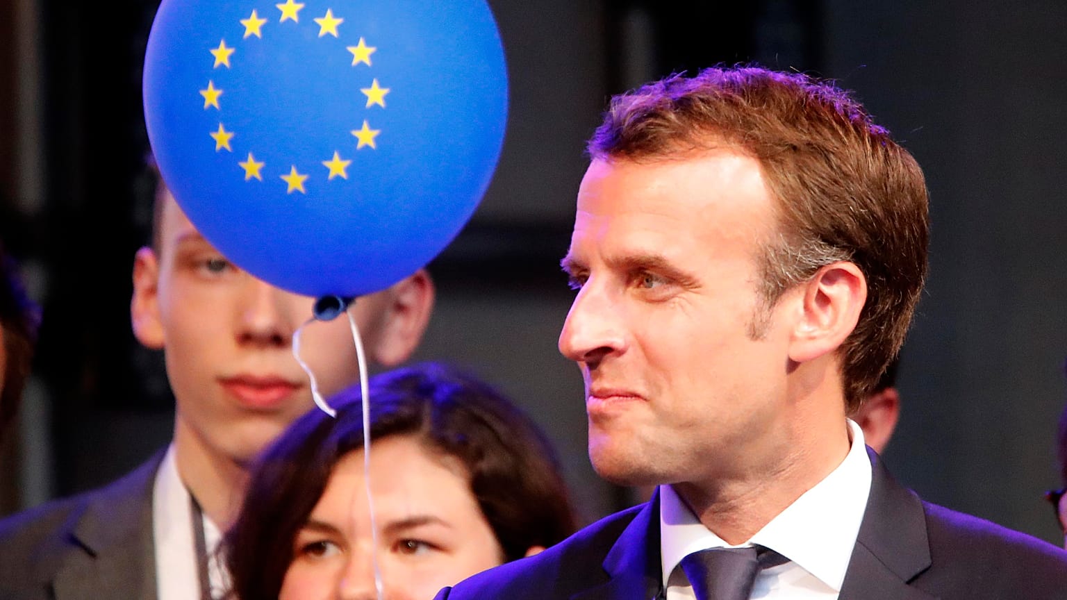 Karlspreisträger Macron wirbt für Atomabkommen