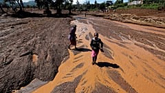 Decenas de muertos en Kenia tras reventar una presa