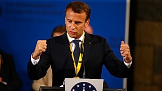 Макрон получил премию им. Карла Великого