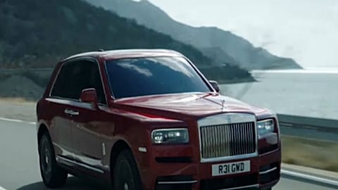  شاهد: رولس رويس تكشف عن أول سيارة SUV في تاريخها 