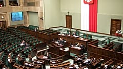 نمایندگان پارلمان لهستان به طرح کاهش حقوق خودشان رای مثبت دادند