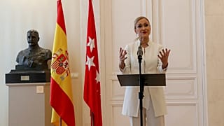 Cifuentes sigue en caída libre, investigada por cohecho y falsedad