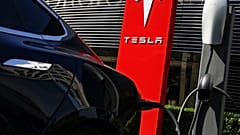 ΗΠΑ: Ξανά στο στόχαστρο των αρχών η Tesla