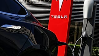 ΗΠΑ: Ξανά στο στόχαστρο των αρχών η Tesla