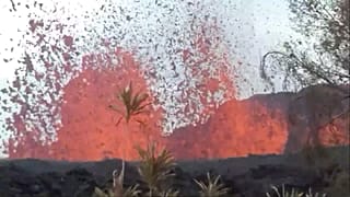 Glühend heiße Lava auf Hawaii