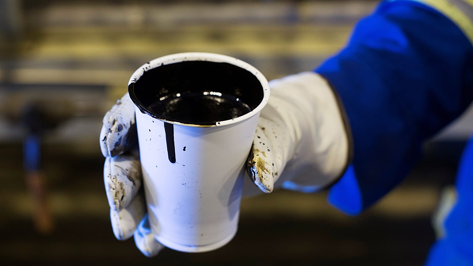 Стакан канадской нефти из Форт МакМеррей
