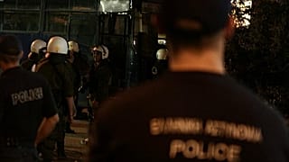 Συγκρούσεις χούλιγκαν στο κεντρο της Αθήνας