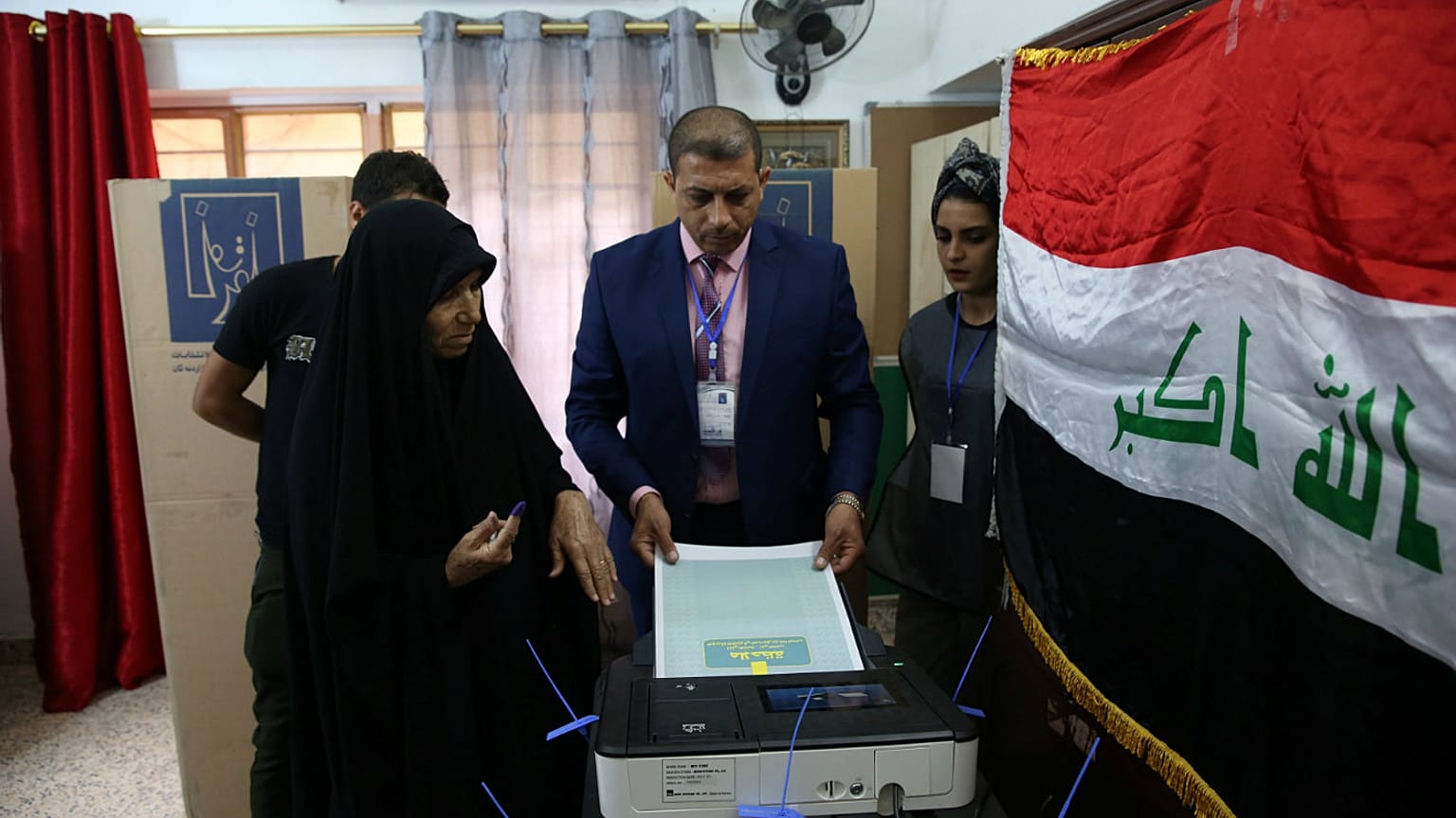 Irak'ta yapılan genel seçimlere katılım düşük oldu