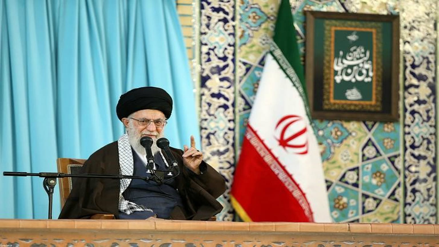 خامنئي يحث المسلمين على الاهتمام بالعلم في مواجهة هيمنة أمريكا